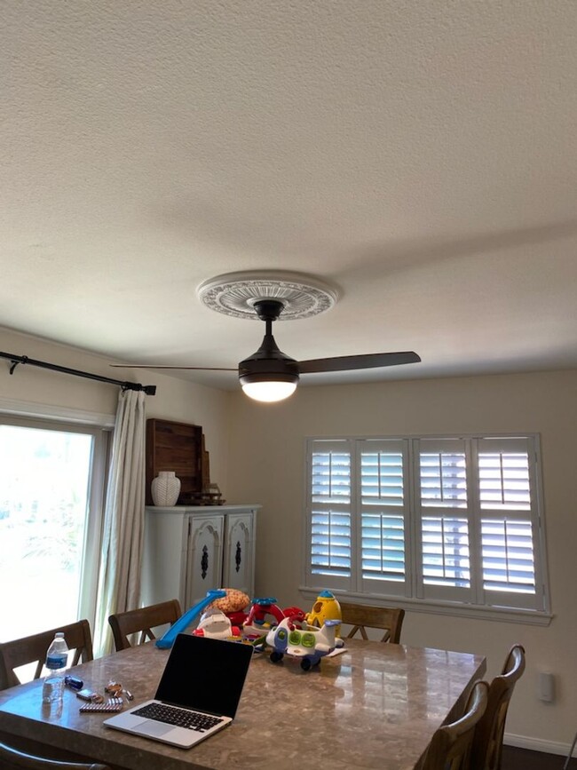 Building Photo - Spacious 3 bedroom | Cays with partial oce...