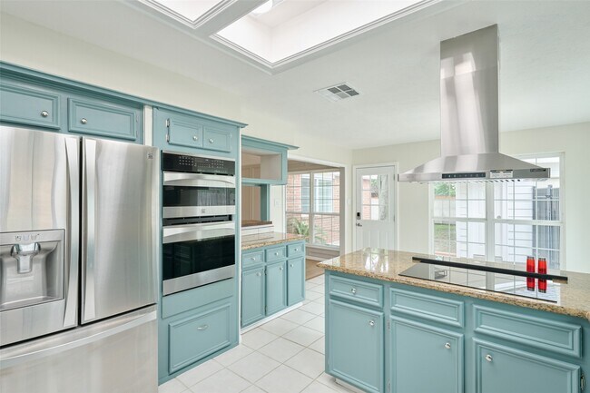 Building Photo - 15854 Knolls Lodge Dr