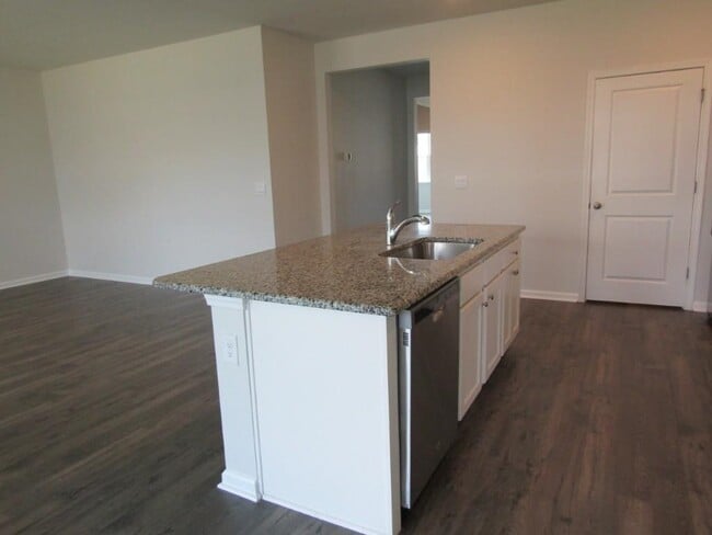 Building Photo - 2165 Ainsley Dr