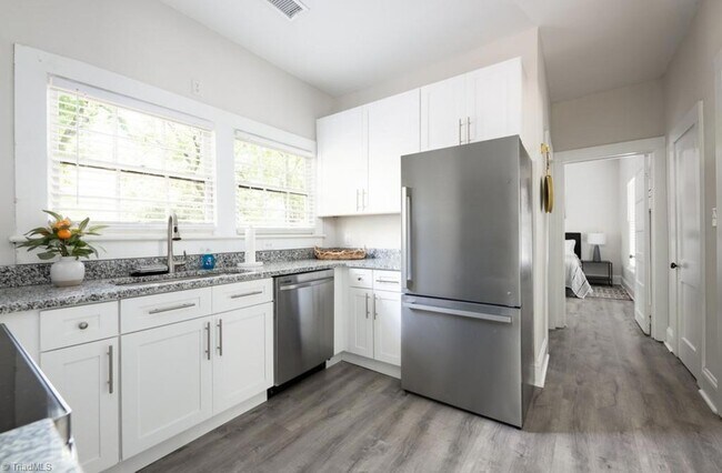 Building Photo - 208 Leftwich St