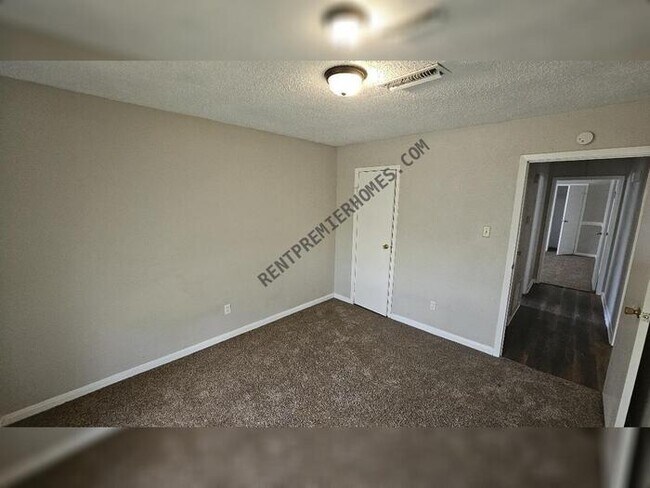 Building Photo - 23915 Spring Fork Dr