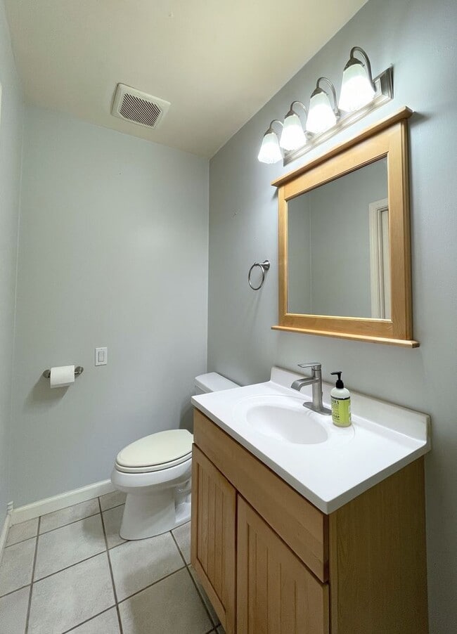 Building Photo - Spacious 3-Bedroom, 2-Bathroom Home