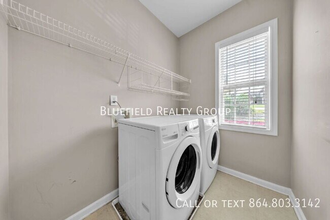 Building Photo - 417 Summergreen Way