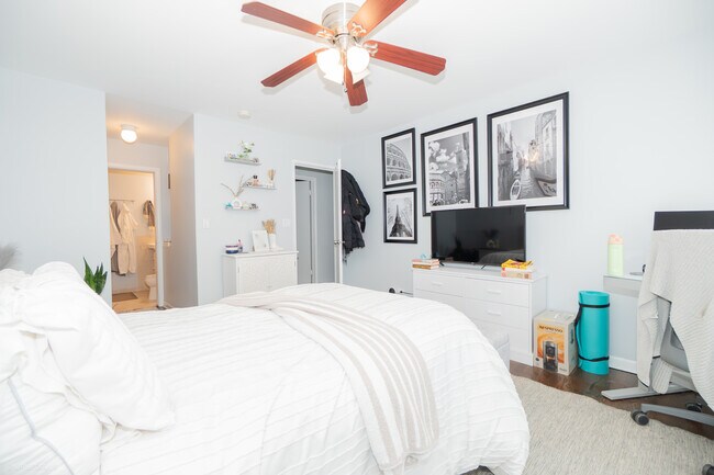 Building Photo - 2201 N Cleveland Ave