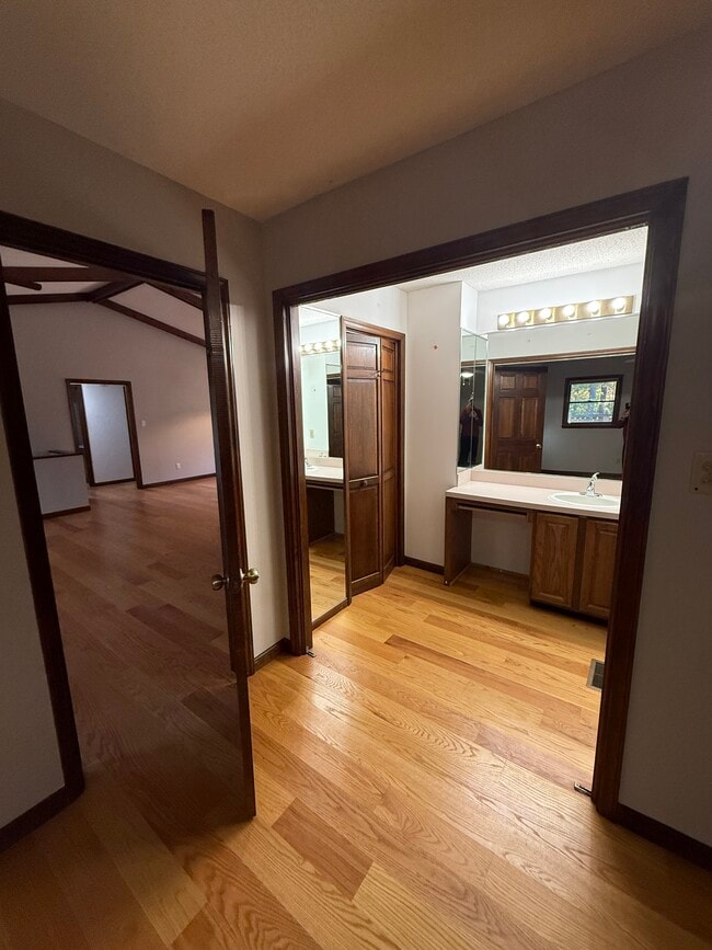 Building Photo - 4711 Highview Ct