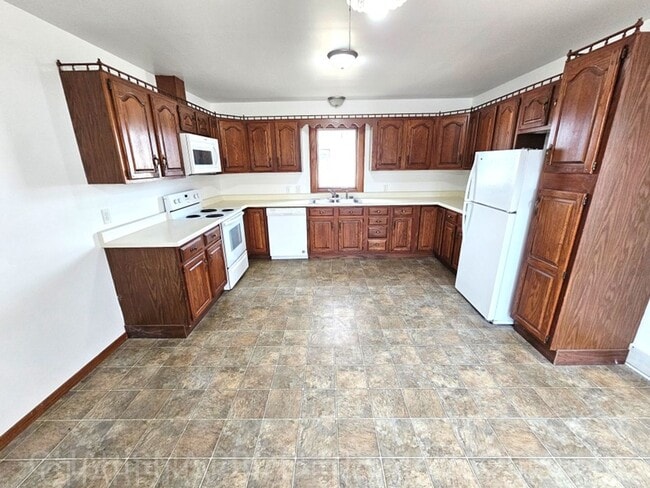 Building Photo - 3 Bedroom, 2 Bath House With All the Charm and Space You Need!