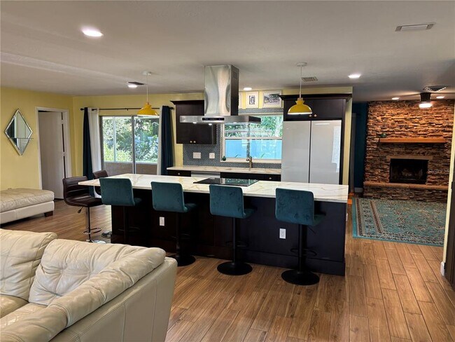 Building Photo - 2866 E Rainbow Cir