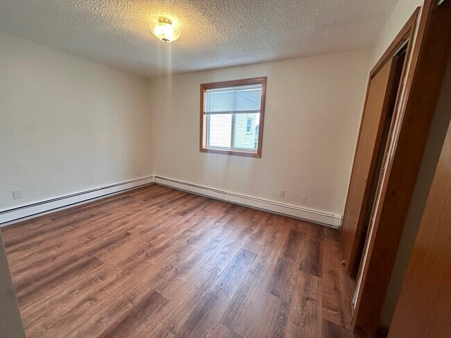 Building Photo - 253 Elm St