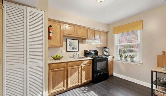 Building Photo - 5007 Sheriff Rd NE