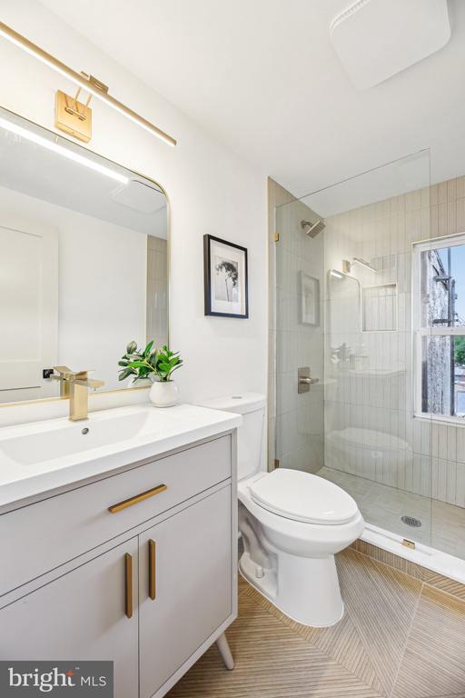 Building Photo - 3348 Chestnut Ave