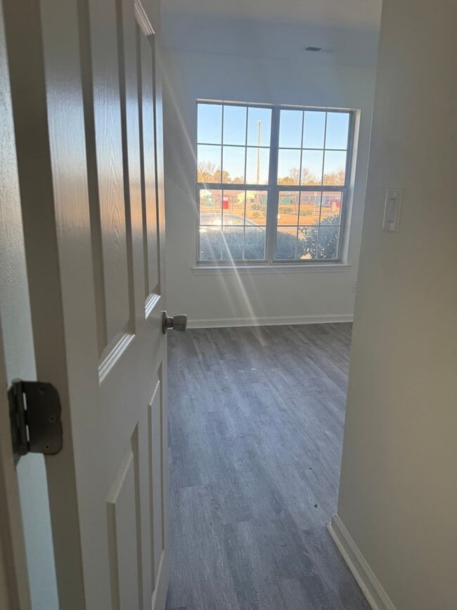 Building Photo - Beautiful cozy 3 bed 2 bath house