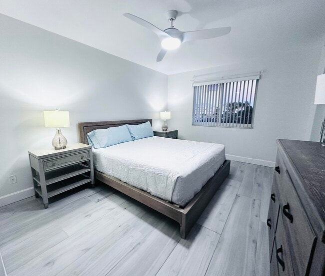 Building Photo - 353 S US Hwy 1