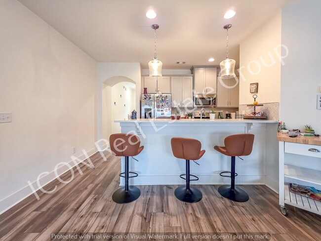 Building Photo - Spacious 3/2.5 Townhome
