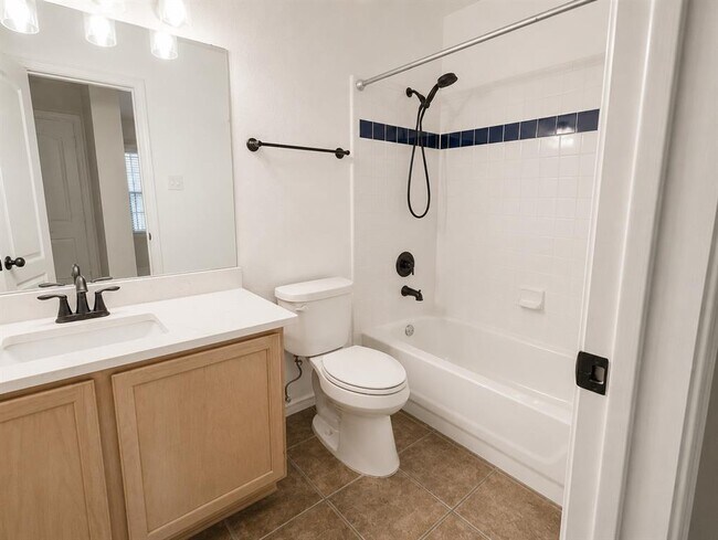 Building Photo - 3844 Laurel Ridge Dr