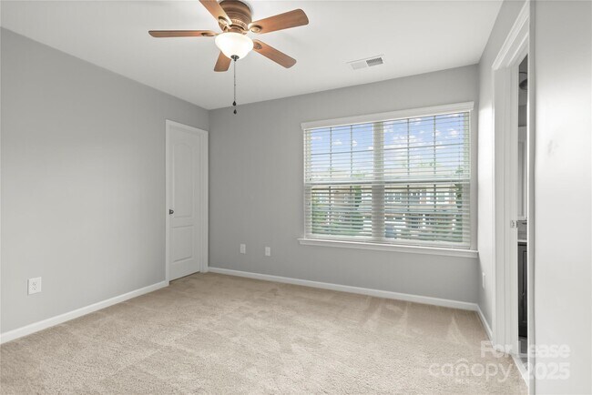 Building Photo - 131 Cherry Bark Dr