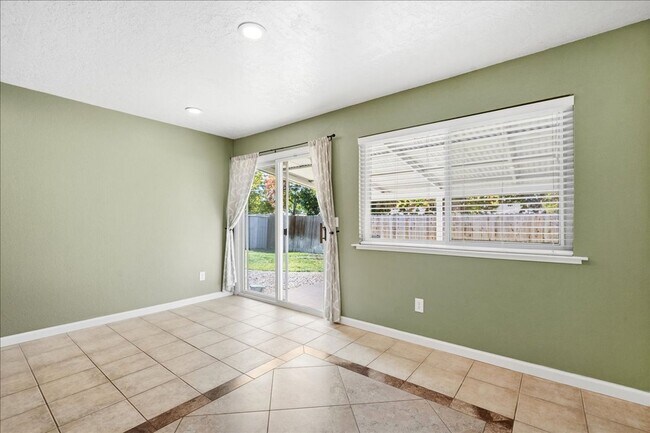 Building Photo - 2944 Calle Del Sol Way