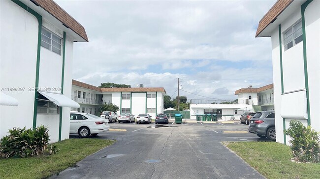 Building Photo - 2225 Polk St