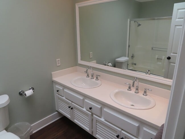 Building Photo - Nicely updated 4-bedroom house in Chula Vista