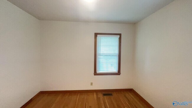 Building Photo - 1400 McClung Ave SE