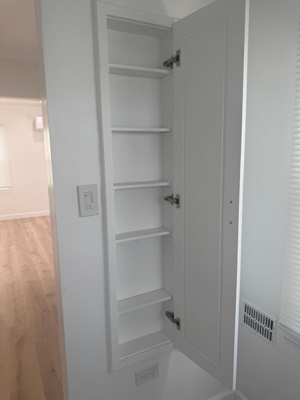 Building Photo - 9924 Rosewood Ave.