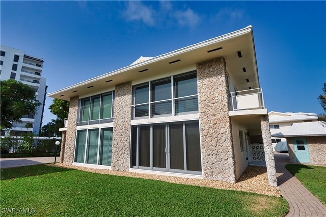 Building Photo - 2500 Gulf Shore Blvd N