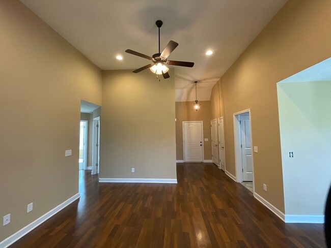 Building Photo - Executive Living!