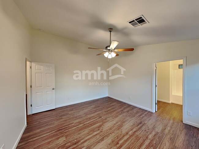 Building Photo - 3033 W Quail Ave