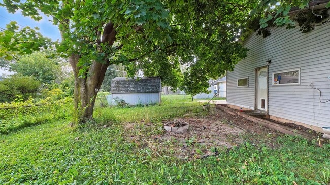 Building Photo - New 3 bedroom listing!
