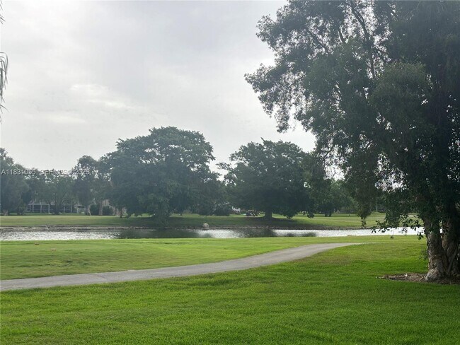 Building Photo - 16251 Golf Club Rd