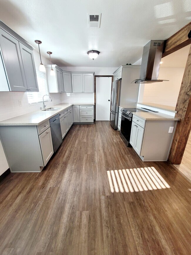 Building Photo - 36744 Vista del Lago St
