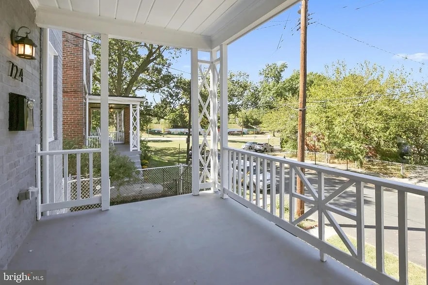 Building Photo - 724 Oneida Pl NW