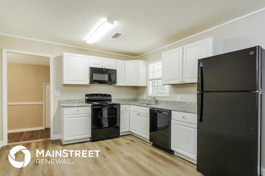 Building Photo - 690 Brooksdale Dr