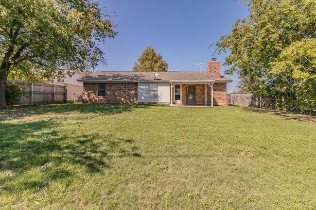 Building Photo - COMING SOON! UPDATED 3 BEDROOM IN ALEDO