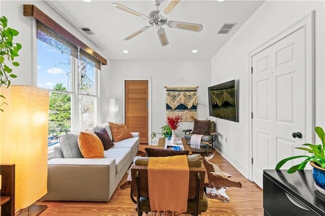 Building Photo - 565 Harold Ave NE