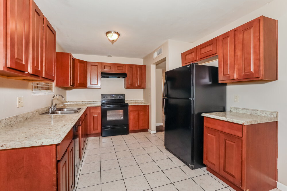 Building Photo - 1544 E Clover