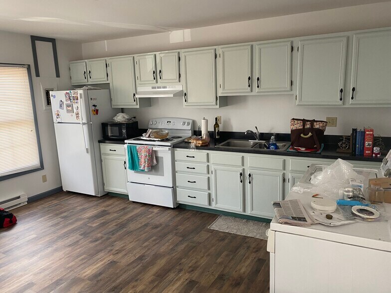 Building Photo - 162-201 E Front St