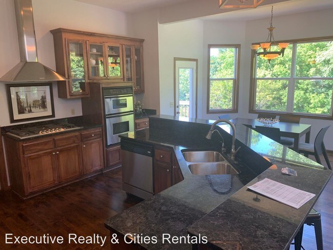 Building Photo - 6 br, 4 bath House - 6086 Summit Curve S