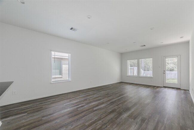 Building Photo - 24106 Juniper Hts Dr