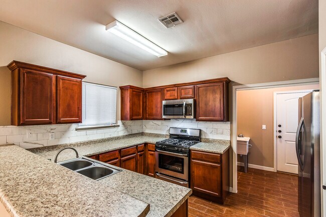 Building Photo - Home For Rent - Beautiful Single Story Hom...