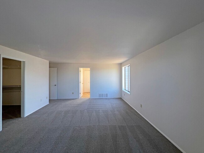 Building Photo - 1507 63rd Ave NE