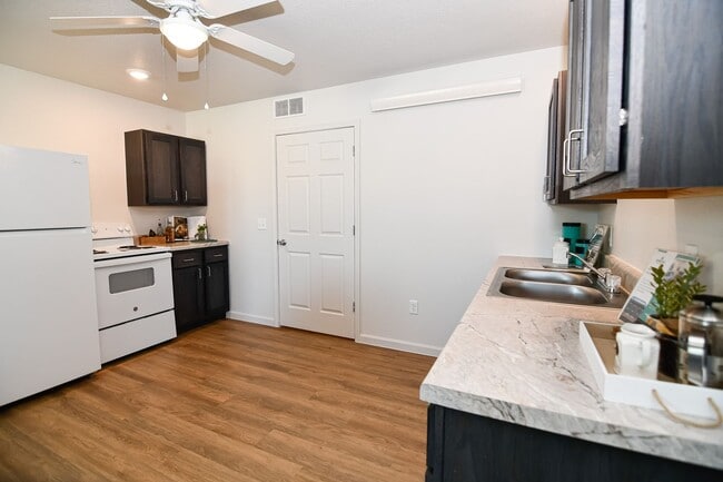 Building Photo - 3 Bedroom, Single-story Townhomes for rent in Madrid, IA