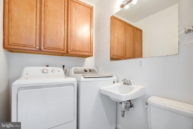 Building Photo - 9414 Packard Way