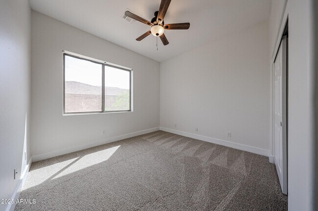 Building Photo - 41735 N Maidstone Ct