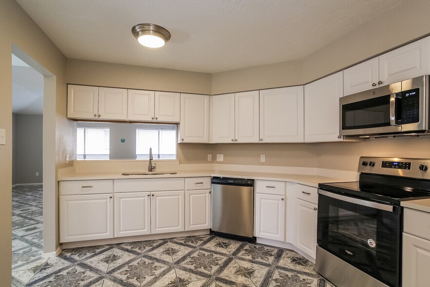 Building Photo - 2138 Pilgrims Point Dr