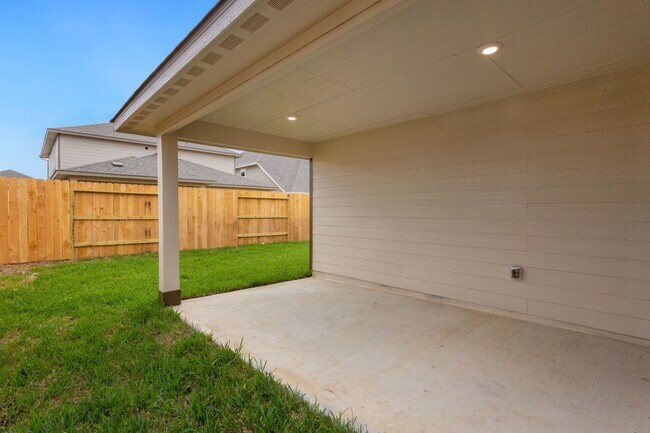 Building Photo - 6915 Lebec Dr