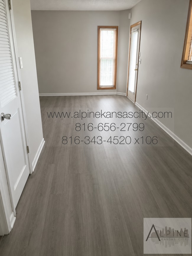 Building Photo - Beautiful California Split in Platte County