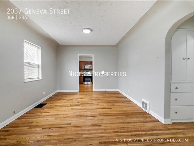 Building Photo - Gorgeous Remodeled Home near Fitzsimons/An...