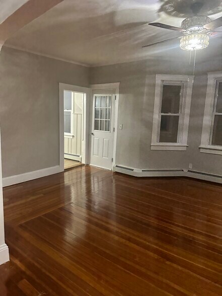 Building Photo - 14 Sabra St