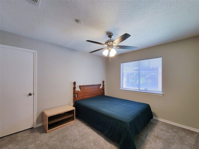 Building Photo - 6606 Brittany Park Ln