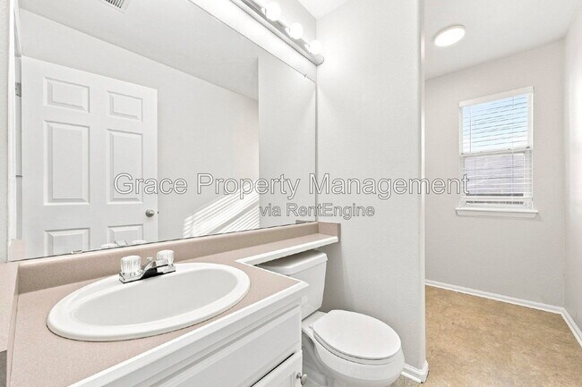 Building Photo - 16041 Bluebonnet Dr